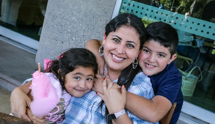  Ana Lucía Bautista, Azucena Hernández y Héctor Bautista.