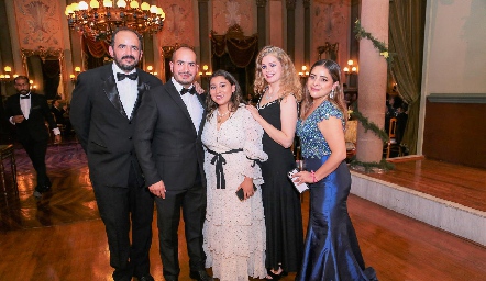  José Antonio Motilla, Alejandro Córdova, Victoria Ramírez, Tere Azua y Valeria Reyes.