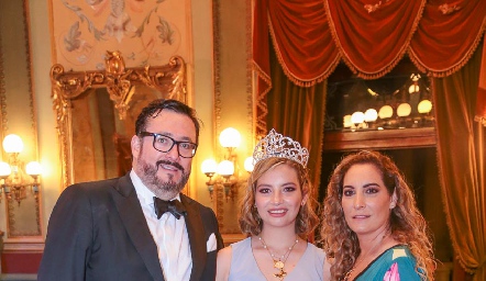  Germán González, Inés González y Maribel de Antuñiano.