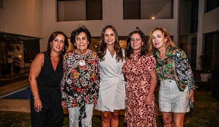 Alejandra Ávila, María Elena Ramírez, Clau Villasana, Claudia Ávila y María Elena Ávila.