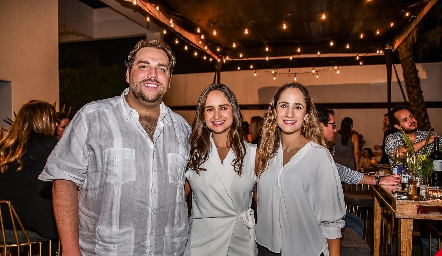  Bernardo González, Claudia Villasana y Daniela Mina.