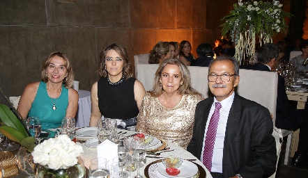  Charo Echevarría, Erika Cabrera, Linda Espinosa y Humberto Chávez.