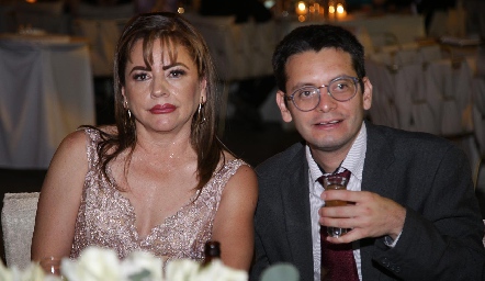  Elisa Saucedo y Arturo Islas.