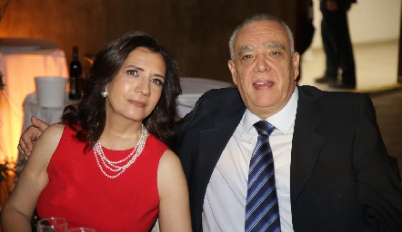  Eva de Alcalde y Fernando Alcalde.