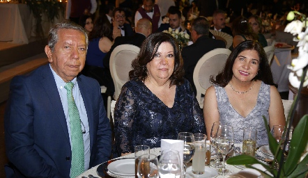  Arturo Pedraza, Leticia Barrios y Georgina Cabral.