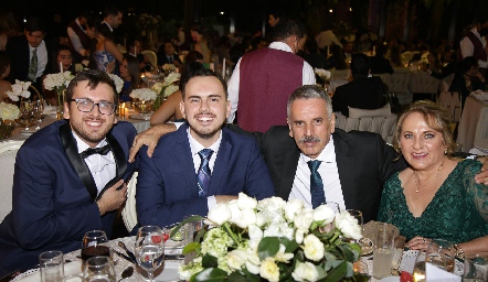  Familia Medellín.