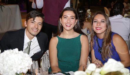  Fernando Mercado, Carla Sofía y Elizabeth Mercado.
