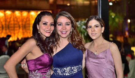 Alexandra Mercado, Karla Mercado y Marisa Tobías .