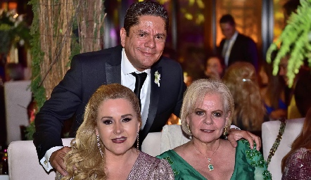  Laura Cervantes, Héctor Rueda y Laura Cárdenas .