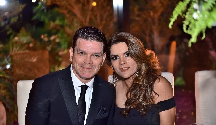 Eduardo Ortiz y Lynda Estrada .