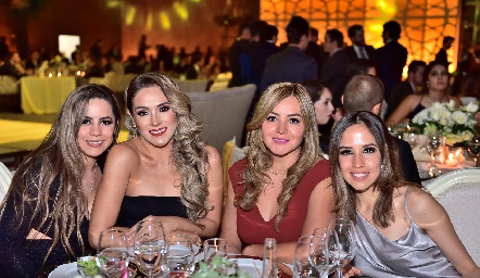 Frida Mercado, Paulina Flores, Viky Sabre y Génesis Mercado.