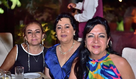 Claudia, Liz y Adriana .