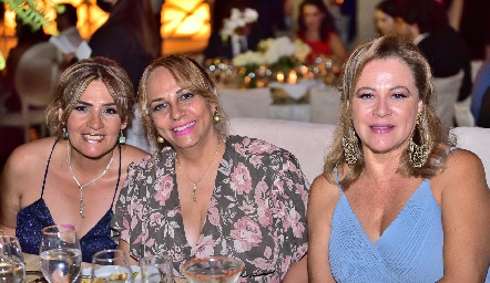 Adriana, Alejandra y Lupita .