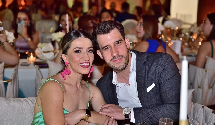 Claudia Valdelamar y David Bagg.