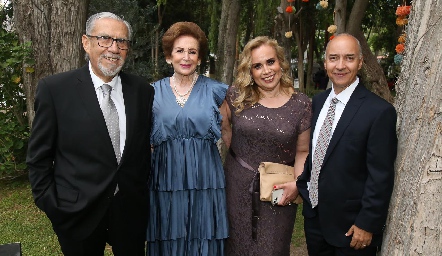  Alberto Ayala, Margarita Gallegos de Ayala, Claudia Ayala y Roberto Pro.