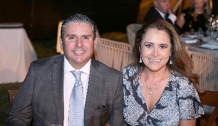  Juan Ariel Reyes y Patricia de Reyes.