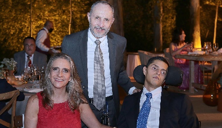  Diana Barba, Francisco y José Hernández.