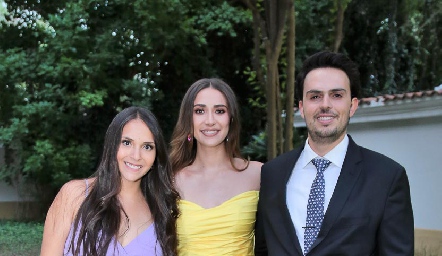  Laura, Fernanda y Germán.