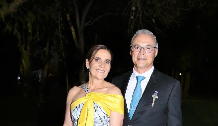  Tere Raymond y Alfonso Ledezma, papás de la novia.