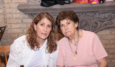  Mónica Hernández y Maruchis Andrés.