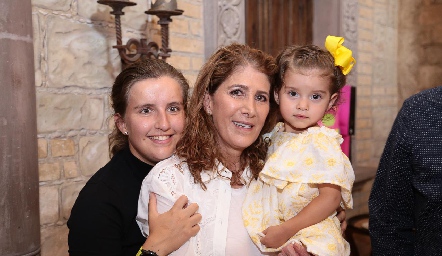  Sofía, Mónica y Paula Torres.