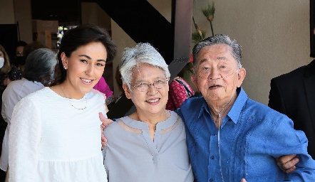  Midori Barral, Masako Kasuga y Carlos Kasuga.