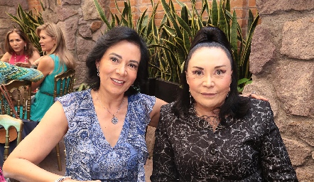  Rosalba Turrubiartes y Juana María Meza.