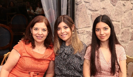  Gaby Pavón, Juliana Zapata y Marisol Zapata.