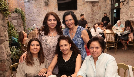  Mili Estrada, Rosalba Turrubiartes, Lourdes Vocard, Elvia Torres y Martha Saucedo.