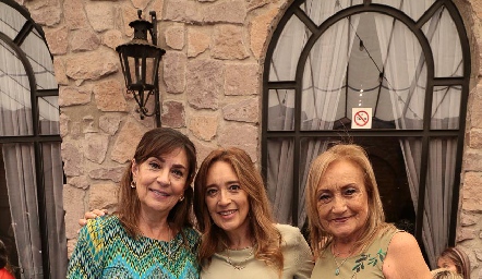   Laura Mitre, Lucia Venegas y Lucia Puente.