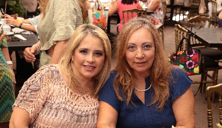  Marcela Venegas y Lolita Puente.