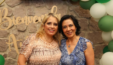  Marcela Venegas y Rosalba Turrubiartes.