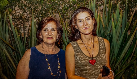  Chita Gómez con su hija Paulina Vivanco.