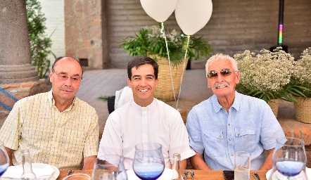  Fernando López, José Muñoz y Juan Manuel Subirana.