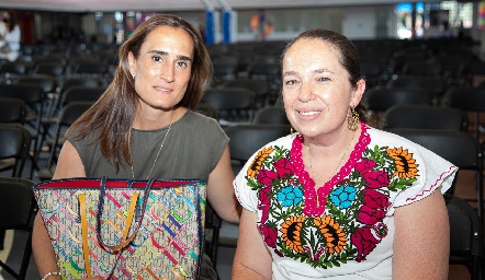  Luza González y Gabriela Muñoz.