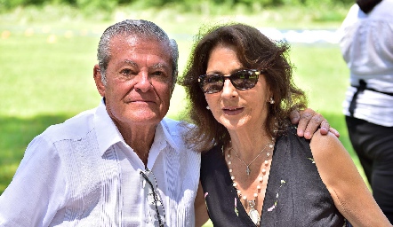  Mario Lozano y Elsa Castro .