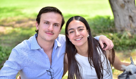  Santiago Corripio y Marisol Corripio .
