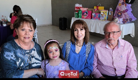  Pilar Ocejo, Luciana Foyo, Isabel Hervert y Leonardo de la Garza.