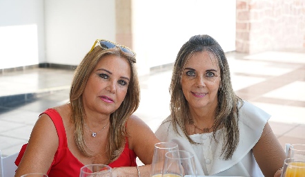 Mónica y Amparo Lomelín.
