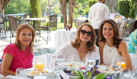  Lucía Estrada, Lilian Álvarez y María Elena Güemes.