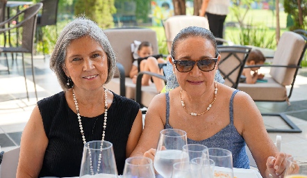  Patricia Haro y Rosa María Maza.