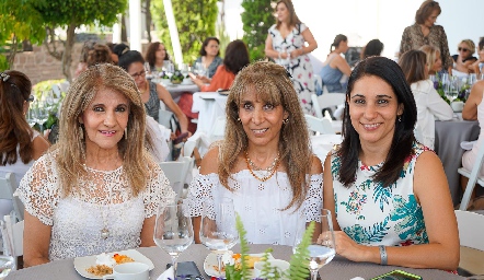  Martha, Marthita y Vero Díaz de León.
