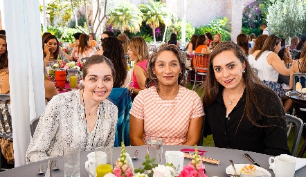  Magdalena Lucio, Priscila Villareeal y Rosana Prieto.