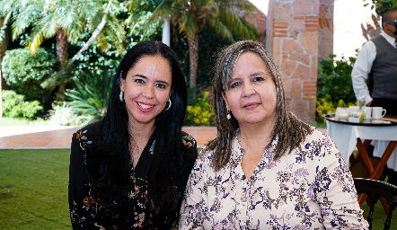  Alejandra Martínez y Estela López.