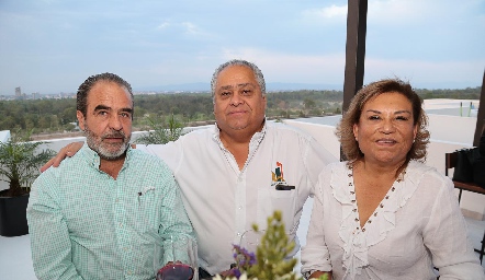  Jorge González, Oscar Romero y Lupita Romero.