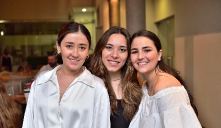 Aurora, María José y Mirian.