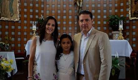  Constanza y sus papas Roxana Sáez y Luciano Duran.