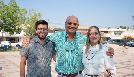  Griselda Moncada, Jorge Fernández y Salvador Fernández.