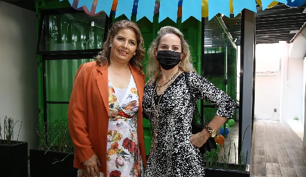  Ana Mary Villalba y Elizabeth Heinze.