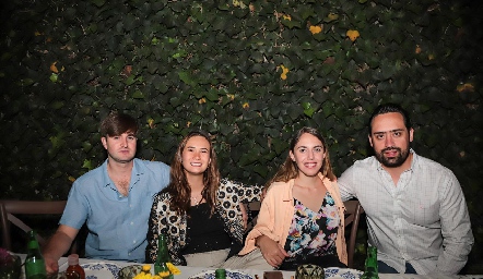  Santiago Ávila, Ana Sofía Loredo, Vero Martínez y Salvador Rodríguez.